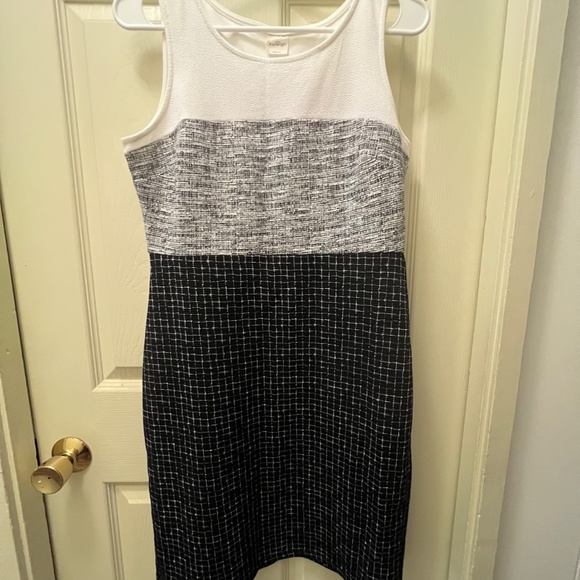 Kaileigh- Morton Knit Dress - Picture 2 of 3